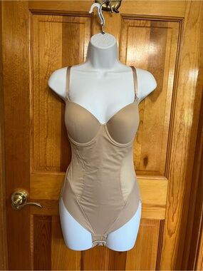 Flexees Nude Underwire Shaping Bodysuit